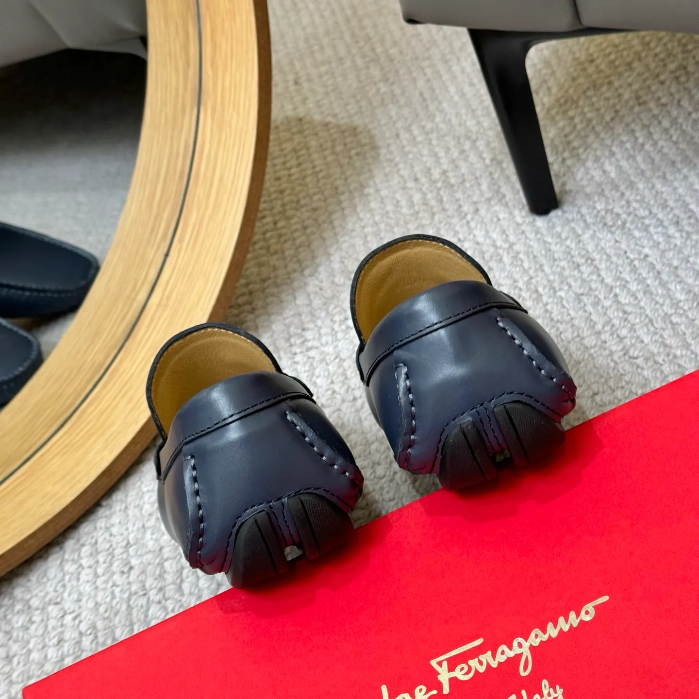 Men's men's shoes 💰420 (Yangli) Ferragamo 〰Ferragamo 2⃣️0⃣️2⃣️5️⃣ New series 👊🏻 Upper 🇮🇹 Italian imported calfskin, original outsole molding. Water-dyed sheepskin lining. The identity of every successful man is set off, and the upper and lower shoes are elegant and stable🚶🏻🚶🏻The high-end custom counter original replica is an eternal classic🔍️Number of codes: 38-46 with counter packaging